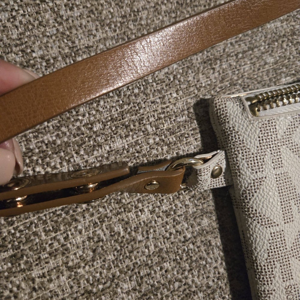 Michael Kors Cream MBag with Gold Chain - Picture 8 of 13